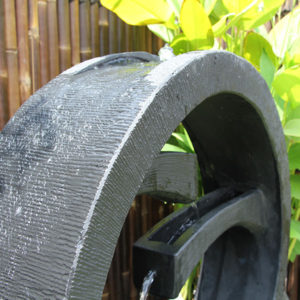 Wagon Wheel Fountain – Large Black
